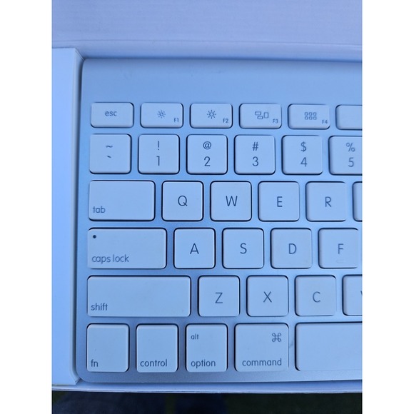 Apple Wireless Keyboard A1314 MC184LL/B Bluetooth Genuine Original - Picture 4 of 7
